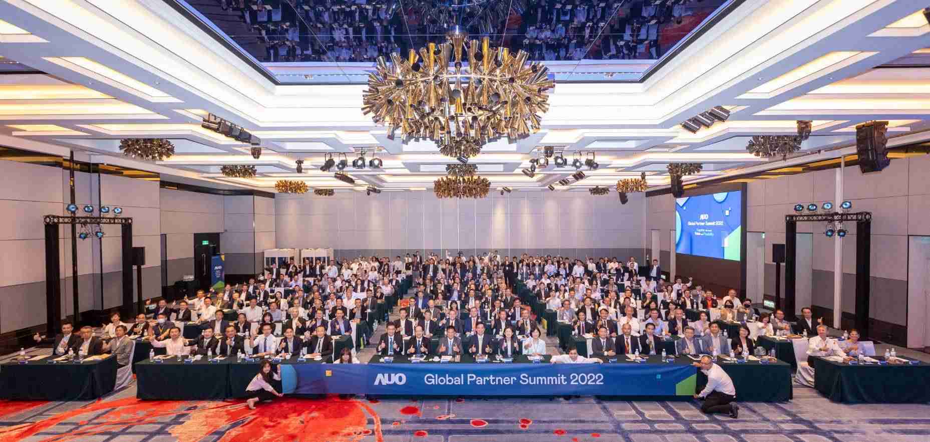 友達推動「安心、、、創新、、、、用心、、同心、、、、盡心」五星職旅，，，為菲籍員工打造全方位照護，，，，首度贏得「人權實踐與發展領袖獎」殊榮