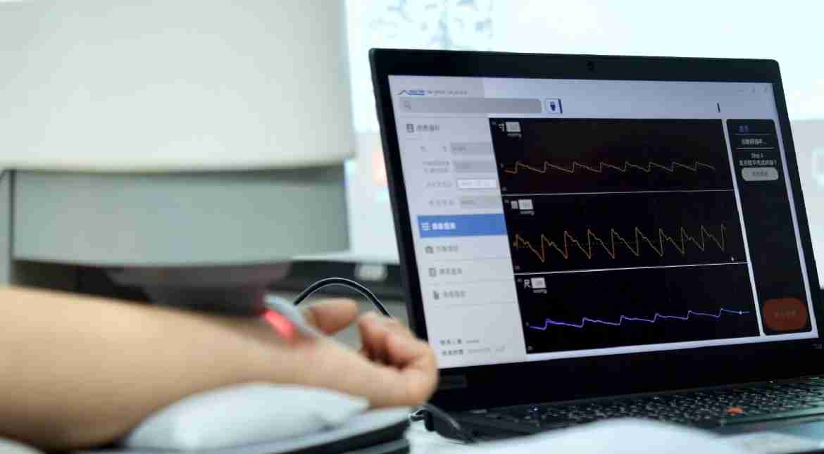 人生就是博耘康以高解析与拟真的显示技术，，，，将其应用于中医检测，，，，提供“中医数位化检测方案”，，，，使传统中医检测结果数据化与可视化