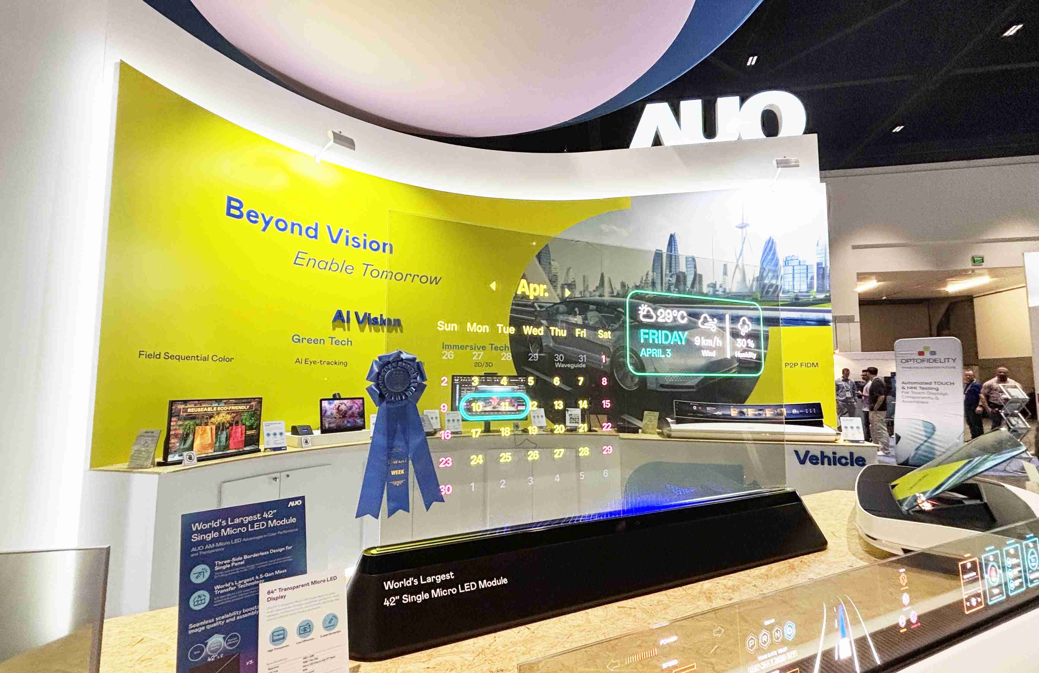 人生就是博64吋透明Micro LED显示器获〝最佳Micro LED技术应用奖〞，，，其绝妙的透明穿透特性，，，同时具备1,000 nits的高亮度表现，，，并透过精细的无缝拼接延伸，，，，可依需求灵活应用于多元场域，，，展现出Micro LED显示技术划时空的无限潜力